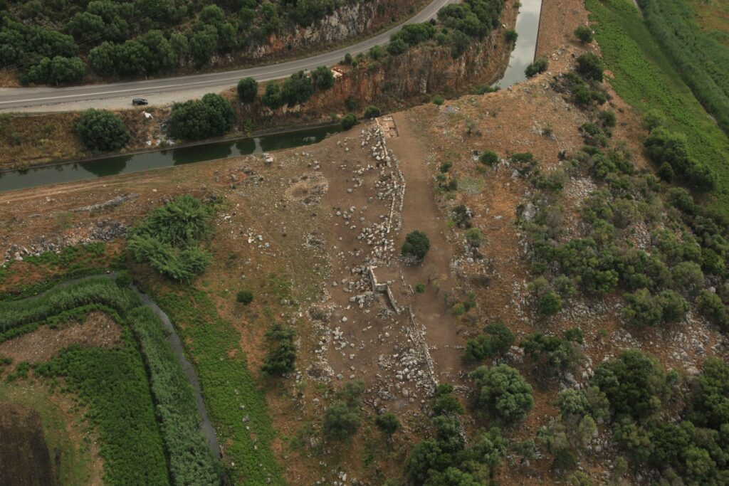 Οχύρωση στην τοποθεσία Τρεις, πλησίον της Νέας Πλευρώνας. Αρχείο ΕΦΑΑΙΤ.