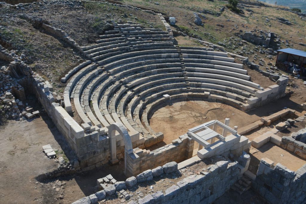 Άποψη του θεάτρου Πλευρώνας μετά την αποκατάσταση. Αρχείο ΕΦΑΑΙΤ.