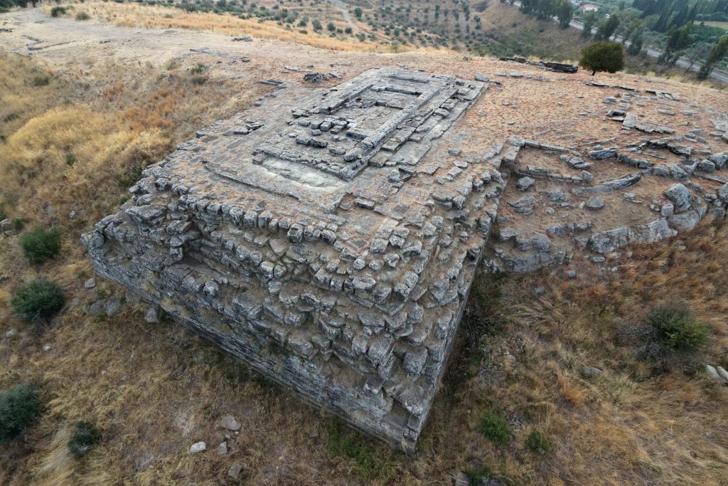 Ναός Λαφρίας Αρτέμιδος, Καλυδώνα. Αρχείο ΕΦΑΑΙΤ. Φωτό: Κ. Ξενικάκης.