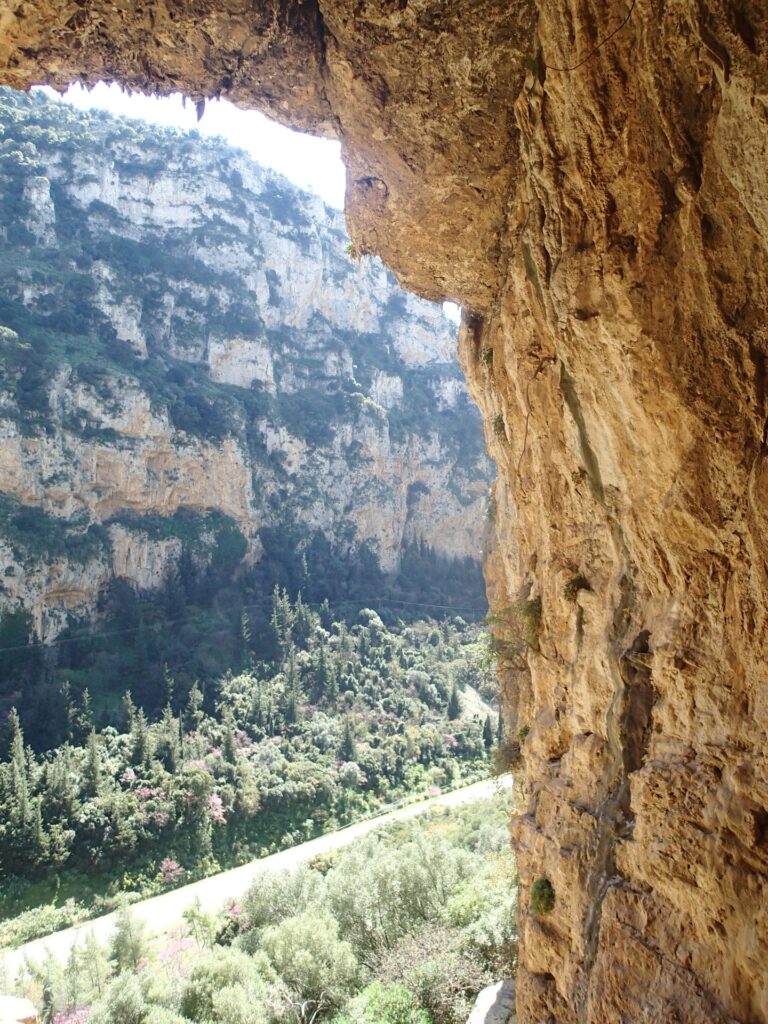 Φαράγγι Κλεισούρας. Μεγάλη Σπηλιά. Φωτό: Κ. Μπακολίτσας.