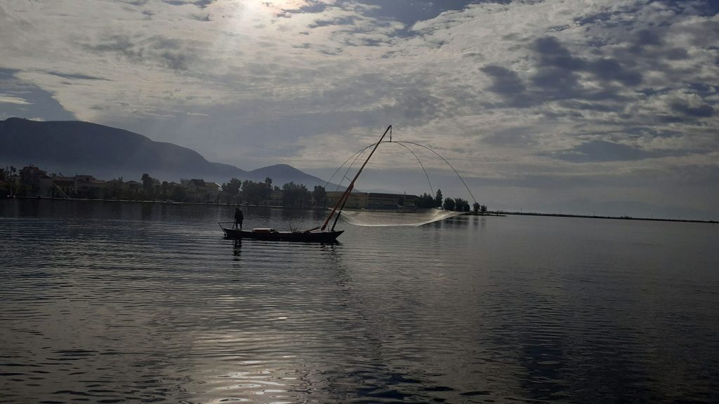 Ψάρεμα με σταφνοκάρι στο Αιτωλικό. Αρχείο ΕΦΑΑΙΤ. Φωτό: Φ. Σαράντη